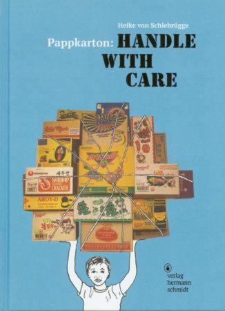 Heike von Schlebrügge: „Pappkarton: Handle with Care“, fadengehefteter Festeinband, 88 Seiten, 20,00 Euro, ISBN: 978-3-87439-939-5, Hermann Schmidt Verlag. Cover: Verlag