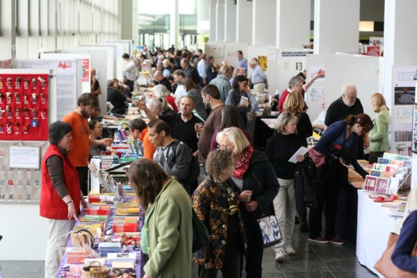 Alle zwei Jahre sind auf der „Mainzer Minipressen-Messe“ rund 250 Aussteller aus zehn Ländern und 10 000 Besucher in der Rheingoldhalle vor Ort. Foto: Börsenblatt/Kai Mühleck