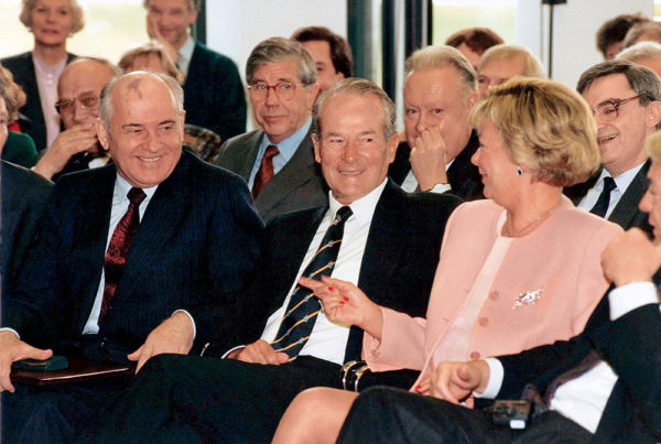 Historischer Augenblick: Michail Gorbatschow (l.) zu Besuch bei Reinhard Mohn, 1992. Foto: Bertelsmann