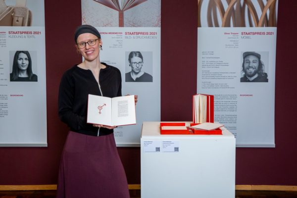 „Sonderpreis Bild- und Druckmedien“ für Theresa Wedemeyer. Foto: Lina Nikelowski