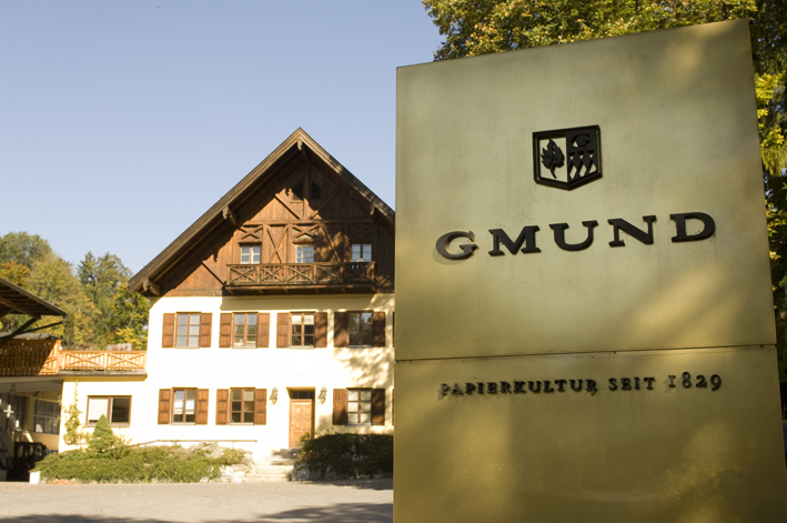 Heutzutage ist die Büttenpapierfabrik am Tegernsee eines der wenigen privatgeführten Unternehmen der Papierbranche hierzulande. Foto: Gmund Papier