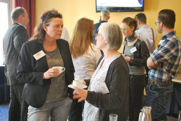 Diskussionen bei der Kaffeepause: Gegenseitiger Erfahrungsaustausch (wie hier 2016 in Marburg) ist bei den BDBI-Mitgliedern mittlerweile Herzenssache. Fotos: Frank Baier