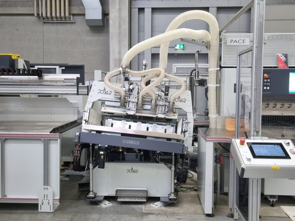 Der „AirGo Jog“ steht im Print Media Center der Heidelberger Druckmaschinen AG in Wiesloch gemeinsam mit einer PACE-Anlage. Foto: Polar-Mohr