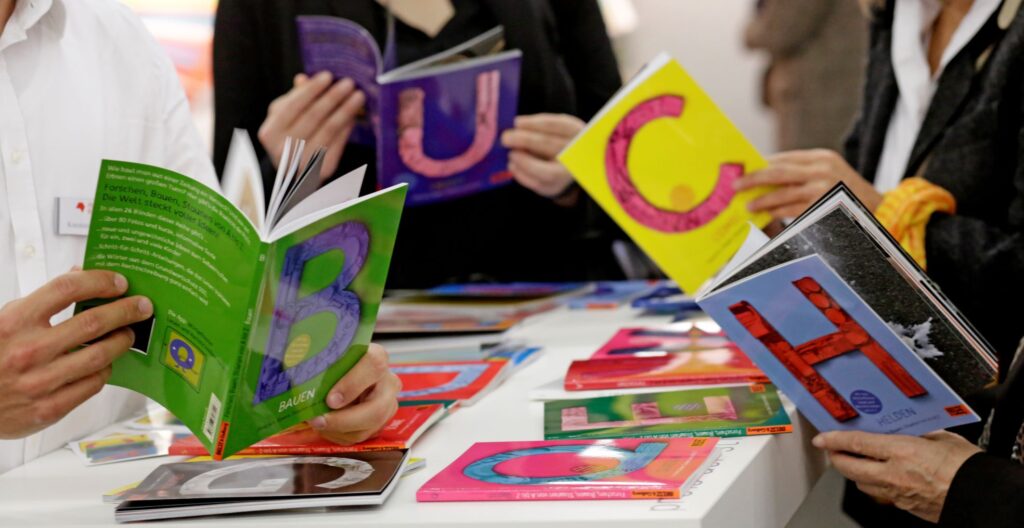 Typische Bücher finden sich hinsichtlich Gestaltung und Ausführung in vielen Facetten. Foto: Leipziger Buchmesse
