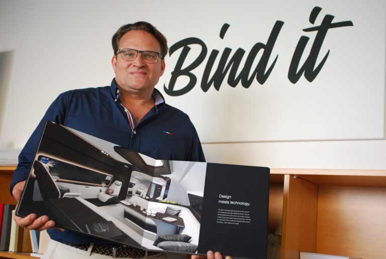 Michael Bunsen, Gesellschafter der Buchbinderei Steinkuhl, schuf vor 11 Jahren die Marke „Bind it“. Foto: Frank Baier