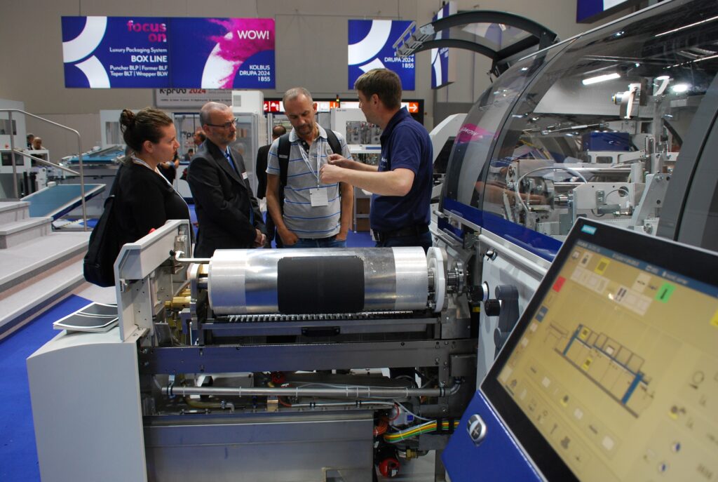 Kolbus-Maschinenvorführung auf der Drupa 2024. Foto: Frank Baier