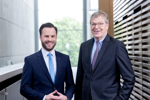 Erhard Wienkamp (r.), Marius Berlemann. Foto: Messe Düsseldorf/Andreas Wiese