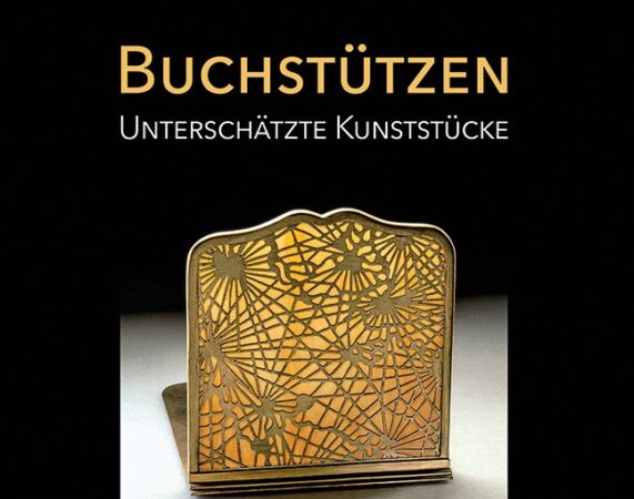 Ulrich Stascheit: „Buchstützen“, 1. Auflage 2024, Fachhochschulverlag/Imprint der Schulz-Kirchner Verlag GmbH, Idstein, 192 Seiten, Hardcover, Preis: 59,00 Euro (inkl. 7% MwSt., versandkostenfrei), ISBN 978-3-8248-1339-1. Cover: Verlag