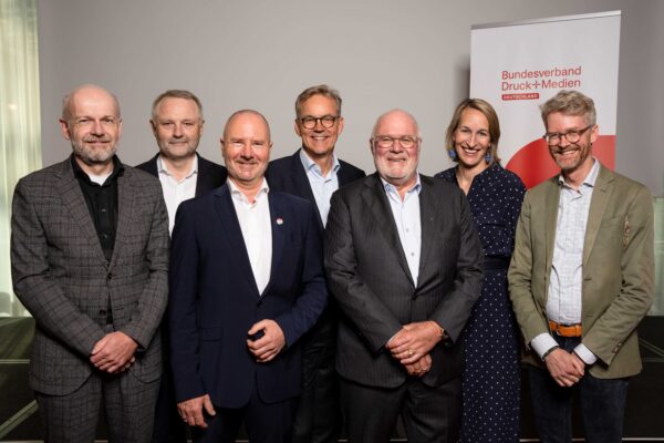 Neues Präsidium des BVDM (v.l.): Sönke Boyens, Dr. Steffen Leistner, Oliver Curdt, Holger Busch, Wolfgang Poppen, Kirsten Hommelhoff und Philipp von Trotha. Foto: BVDM/Hans-Christian Plambeck