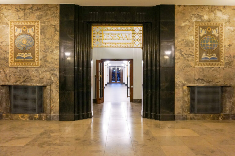 Eingang in den Lesesaal-Bereich der Deutschen Nationalbibliothek in Leipzig. Foto: Tina Bode