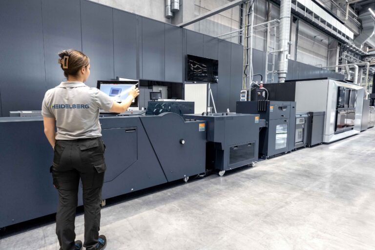 Heidelberg integriert Postpress-Lösungen von C.P. Bourg und Tecnau in die „Jetfire 50“. Foto: Heidelberg