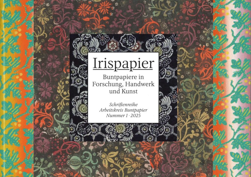 „Irispapier. Buntpapiere in Forschung, Handwerk und Kunst“, Áusgabe 1/2025, Buntpapier Verlag, Hamburg, 2025, 64 Seiten, 57 farbige Abbildungen, gebunden, Preis: 25,00 Euro (D), ISBN 978-3-938423-22-6. Cover: Verlag