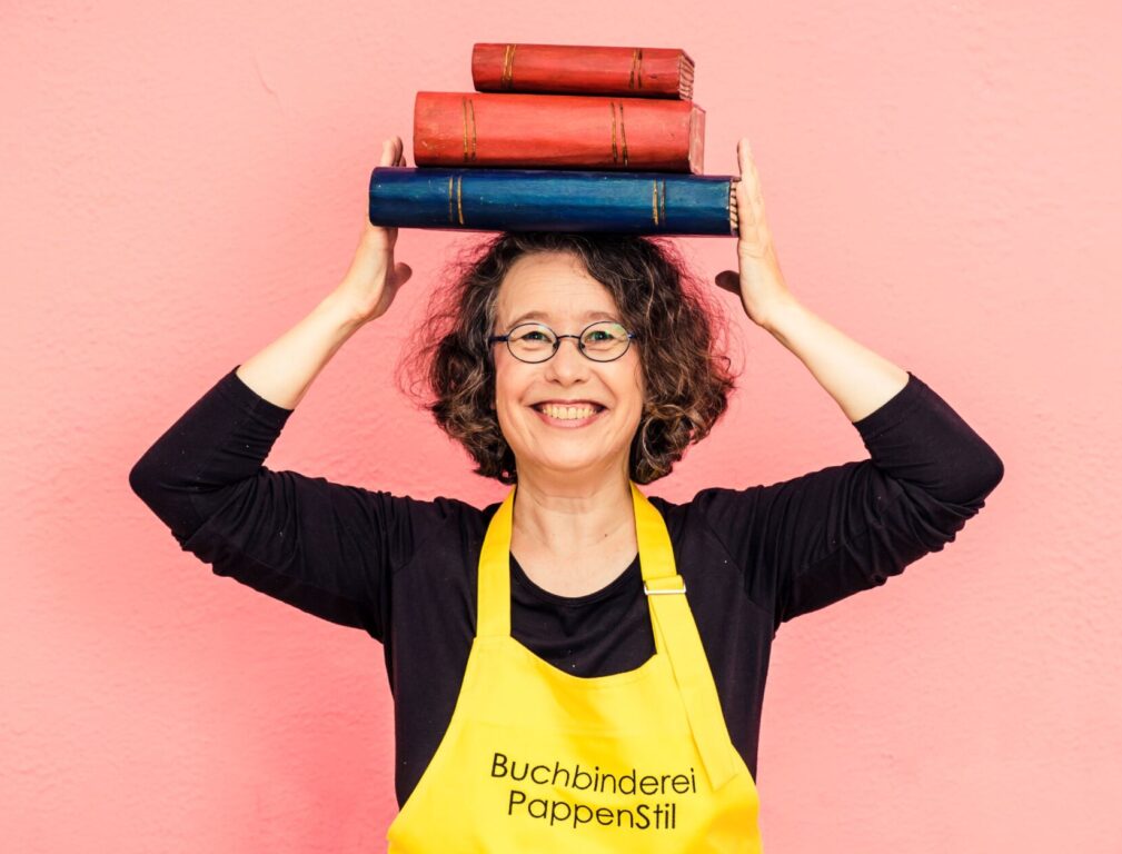 Bettina Maier, Betriebsinhaberin seit 25 Jahren. Foto: Buchbinderei Pappenstil