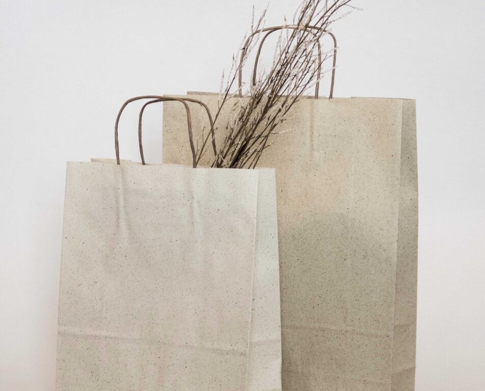 Tragetaschen mit Graspapier-Bestandteilen. Foto: Creapaper