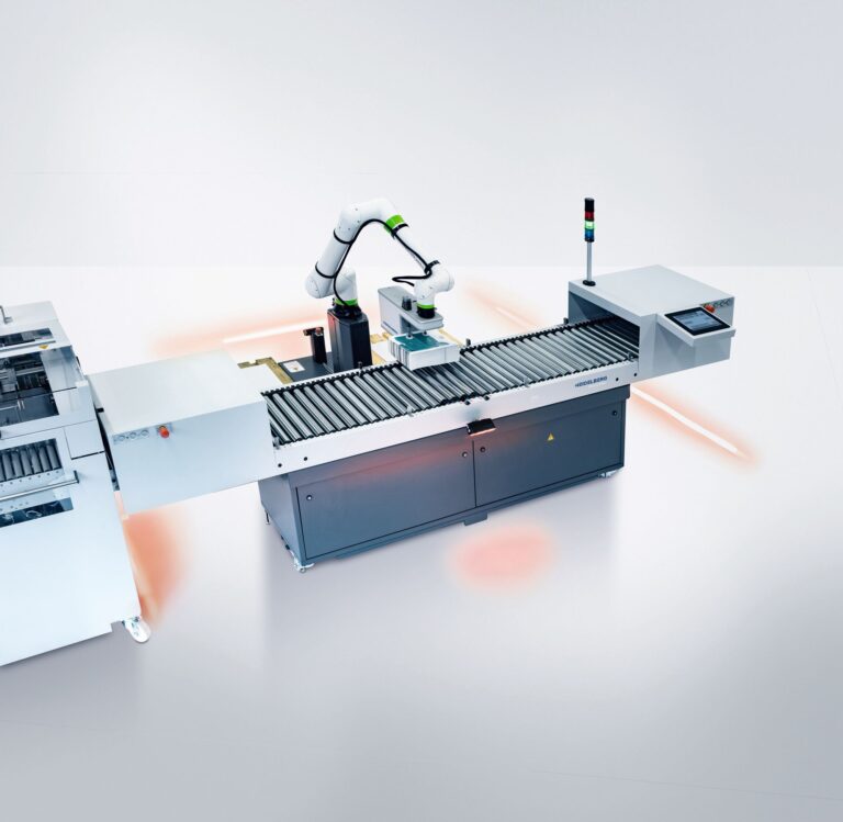 Industrieller Robotereinsatz beim Falzprozess. Foto: Heidelberg
