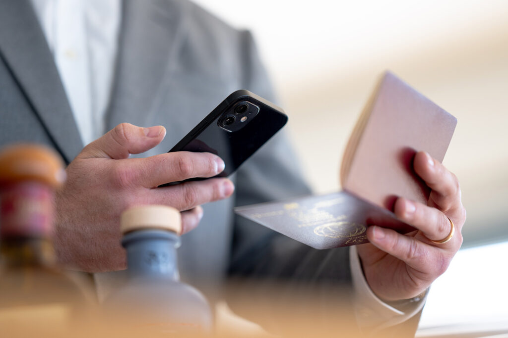 Verifizierung mithilfe eines Smartphones. Foto: Koenig & Bauer
