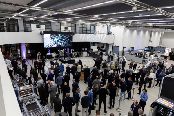 Großes Besuchsinteresse im „Komori Graphic Centre“ in Utrecht. Foto: Komori Europe