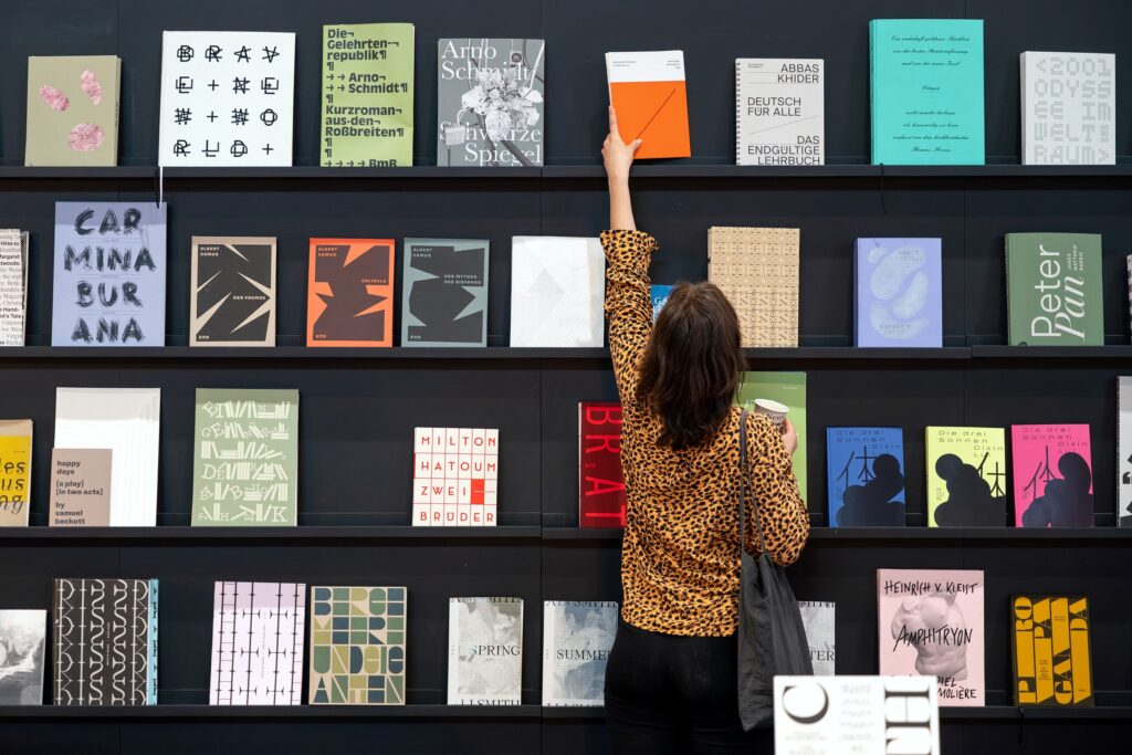 Bücher über Bücher: 2025 informierten sich 296 000 Gäste auf Leipzigs Buchmesse und Lesefestival. Foto: Leipziger Messe/Tom Schulze