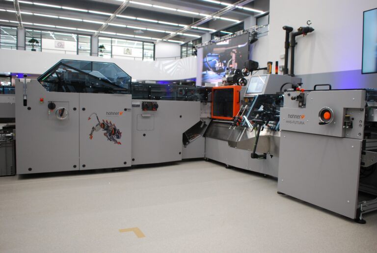 Modular aufgebautes, modernes Hohner-Sammelheft-System. Foto: Frank Baier