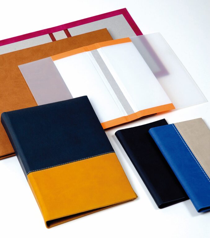 Kartonagendecken sind eine Basis für diverse Buchbindereiprodukte. Foto: Michael Hörauf Maschinenfabrik