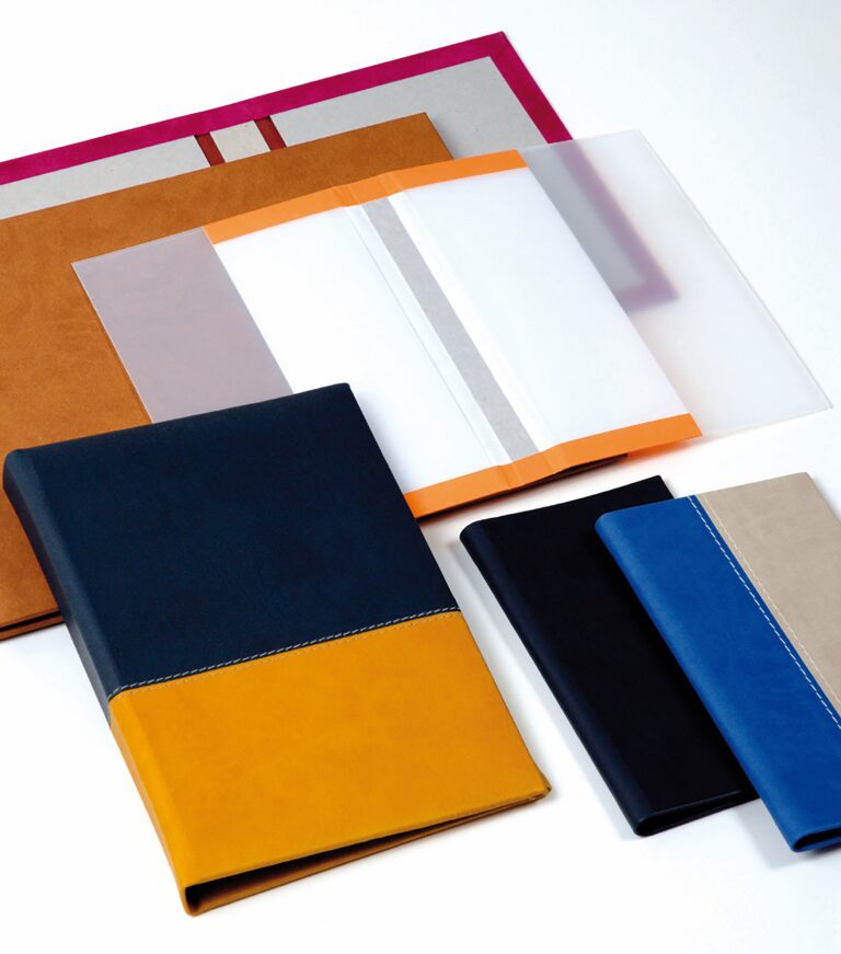 Kartonagendecken sind eine Basis für diverse Buchbindereiprodukte. Foto: Michael Hörauf Maschinenfabrik
