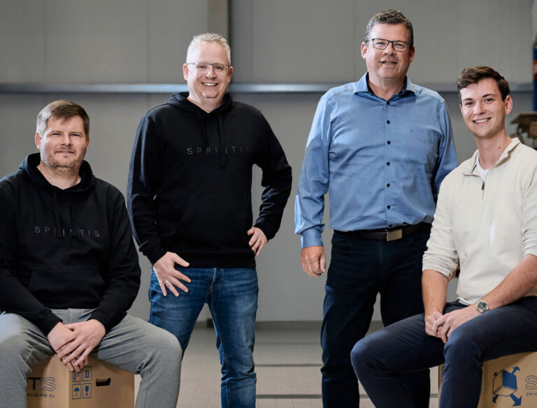 Weitsichtige Partnerschaft (v.l.) Sprintis-COO Holger Heusinger und Sprintis-CEO Christian Schenk zusammen mit Leo’s-Geschäftsführern Jochen und Simon Fürchtenicht. Foto: Sprintis