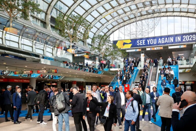 Gute Resonanz auf die interpack 2026: Fachleute hatten sich über das Angebot von 2800 Ausstellern aus 65 Ländern erkundigt. Foto: Messe Düsseldorf/Constanze Tillmann