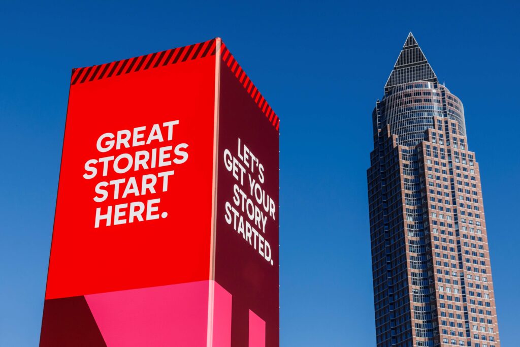 Inhaltliche Inspirationen unter dem Frankfurter Messeturm. Foto: Frankfurter Buchmesse