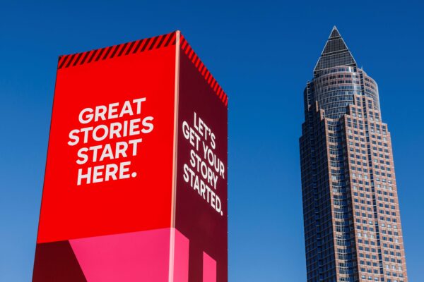 Inhaltliche Inspirationen unter dem Frankfurter Messeturm. Foto: Frankfurter Buchmesse
