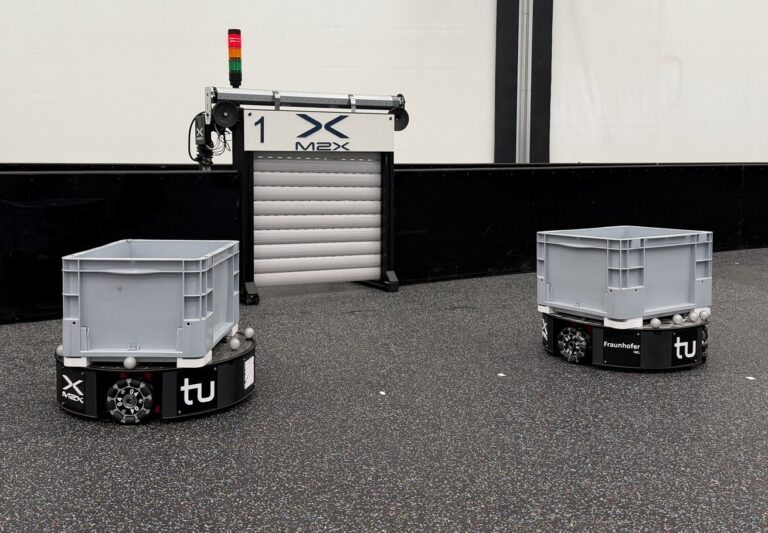 Neues Modul: M2X standardisiert die Kommunikation zwischen mobilen Robotern und ihrer Umgebung, etwa mit Aufzügen, Schleusen und Toren. Foto: Sven Franke/TU Dortmund